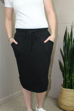 Load image into Gallery viewer, Knit Skirt with Pockets- Black (S-3X)
