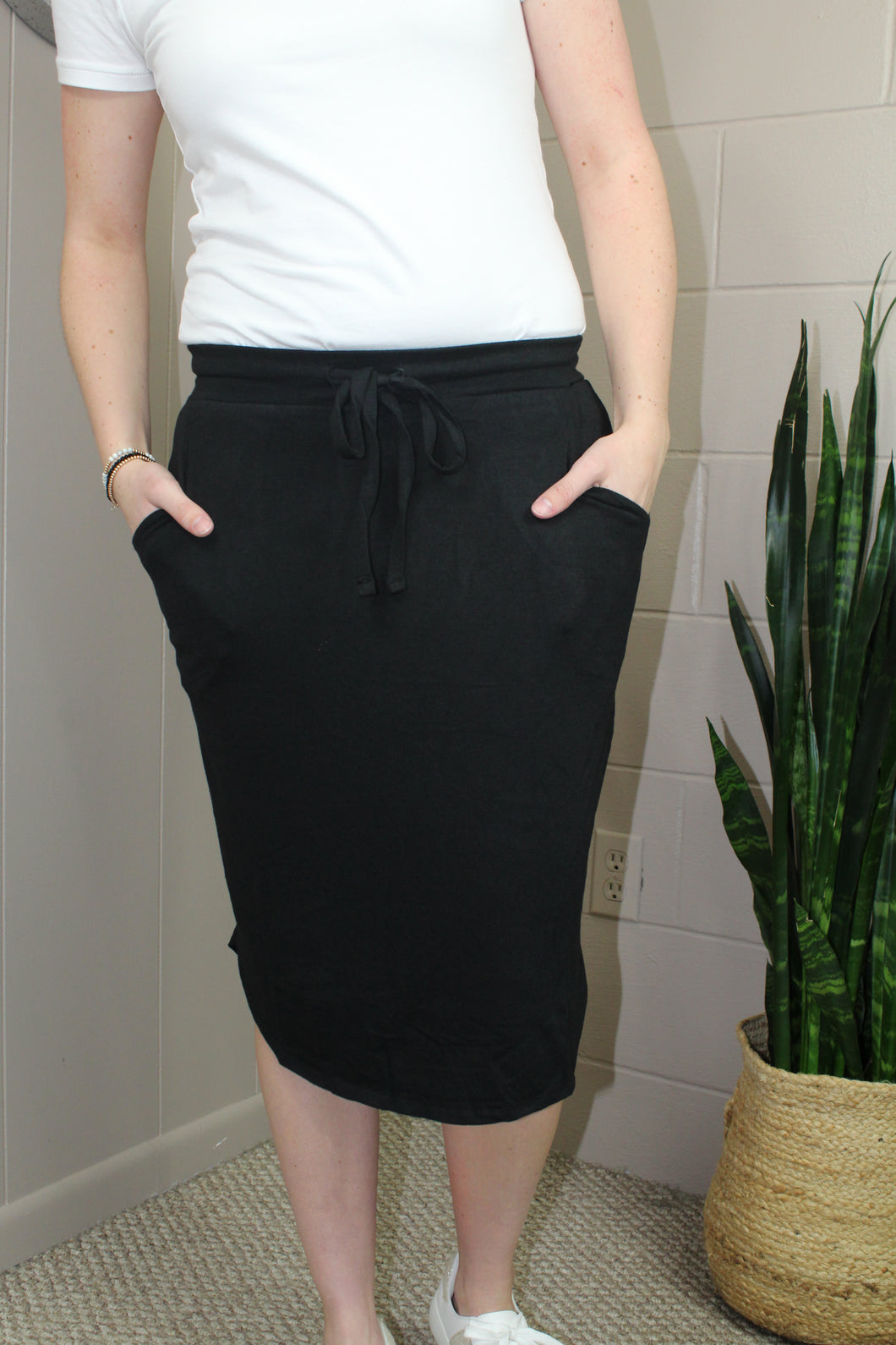 Knit Skirt with Pockets- Black (S-3X)