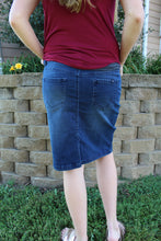 Load image into Gallery viewer, Denim Skirt (size 16-20)
