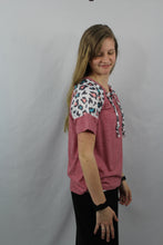 Load image into Gallery viewer, Pink Lace Up Leopard Sleeve Top (S-L)

