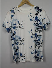 Load image into Gallery viewer, White Floral Print Top (S-L)
